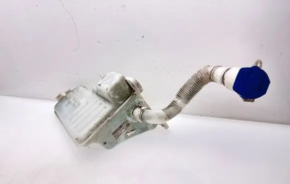 Audi A3 S3 8V Windshield washer fluid reservoir/tank 5Q0955448