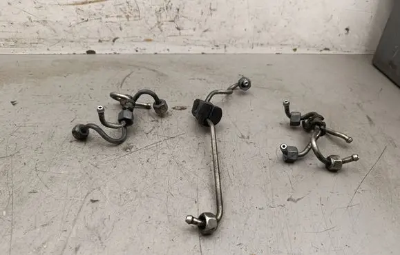 BMW X3 E83 Fuel injector supply line/pipe 