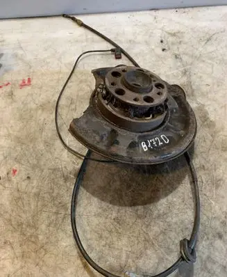 Rear wheel hub