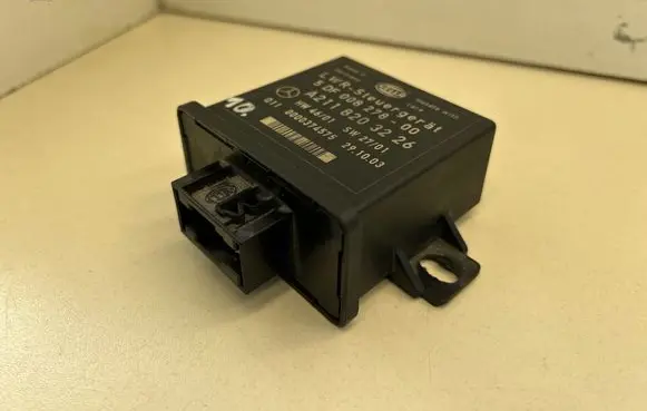 Mercedes-Benz E W211 Light module LCM A2118203226 5DF00827800 0000374575