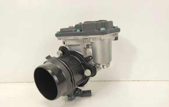 BMW X1 U11 Throttle valve 7618838 8489559