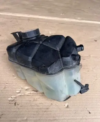 Volvo XC60 Coolant expansion tank/reservoir 6G918K218 D2L4A