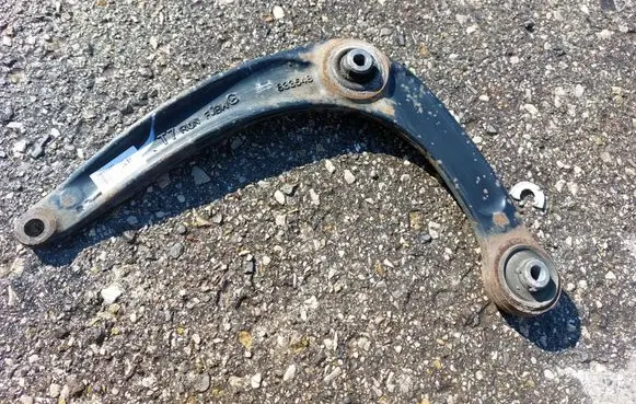 Citroen C4 II Front control arm 7btgm1