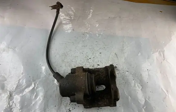 BMW 7 E38 Front brake caliper 6030324