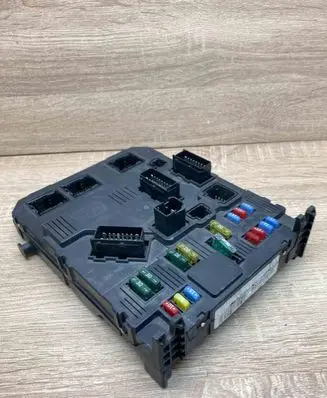 Peugeot 407 Fuse module 9662463380 S120104700N
