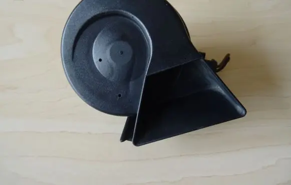 Audi A4 S4 B7 8E 8H Horn signal 8E0951221A