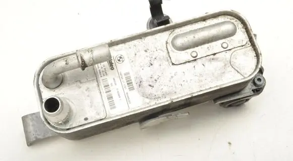 BMW 1 F20 F21 Engine oil radiator 7600553