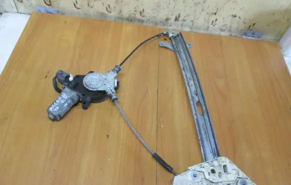 Honda Accord Front door window regulator with motor