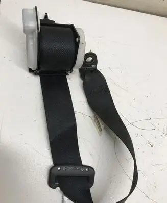 Mazda 3 II Rear seatbelt