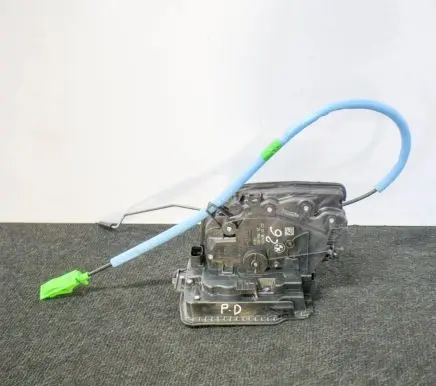 BMW X1 F48 F49 Front door lock 7281934 18283810