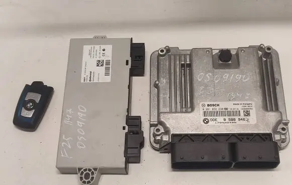 BMW X3 F25 Engine control unit/module 8588946