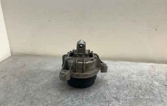 Engine mount bracket