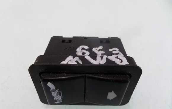 BMW 5 E39 Electric window control switch 8368974