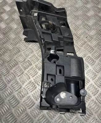 BMW X7 G07 Rear bumper mounting bracket 8069901