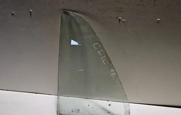Renault Clio I Rear vent window glass 43R00048
