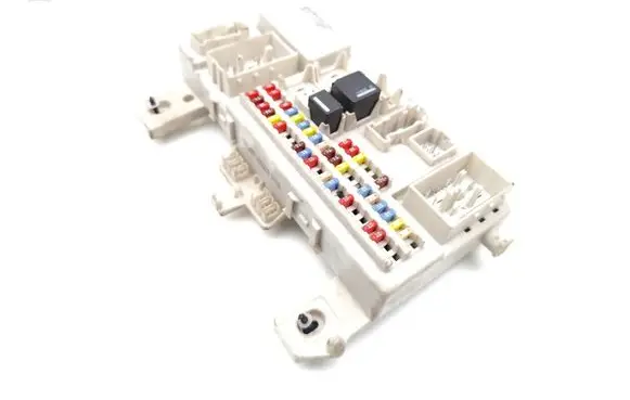 Ford Focus Fuse module 4M5T-14A073-BG 6M5T-14014-DG