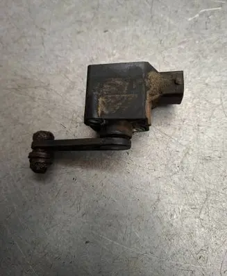Mercedes-Benz E W211 Air suspension front height level sensor A0105427717