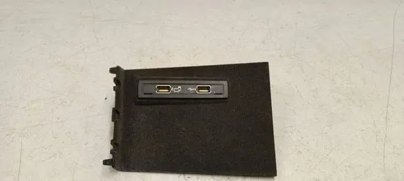 Mercedes-Benz ML W166 USB socket connector A1728202000