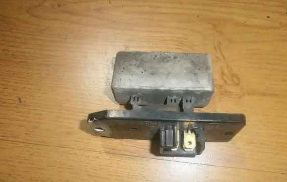 Mazda 626 Heater blower motor/fan resistor N83071