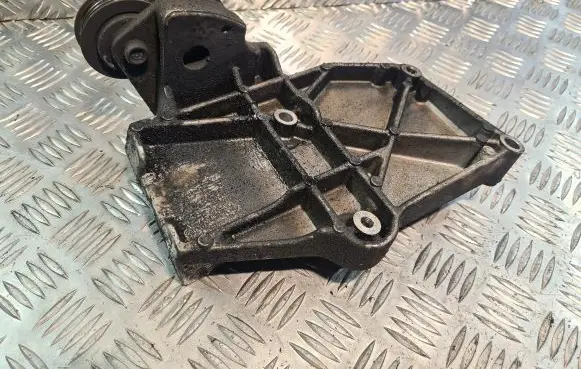 Volkswagen PASSAT B5 A/C compressor mount bracket 028260885A