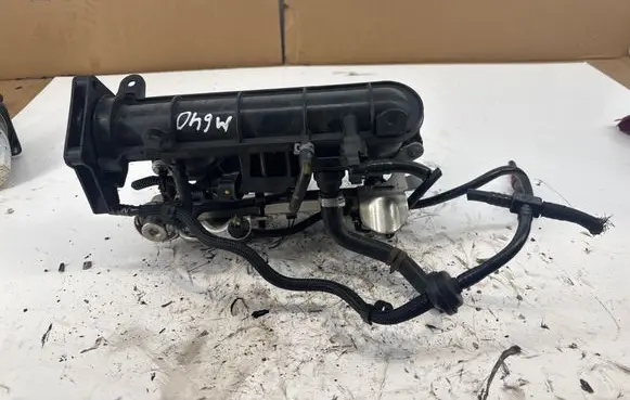 Ford Focus Intake manifold 70528604 140034598R 140032844R