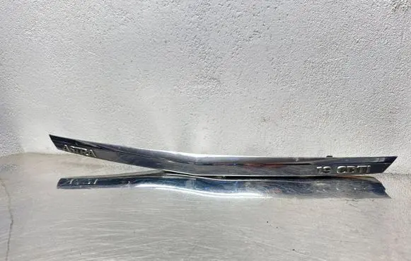 Opel Astra H Tailgate trim 13223917