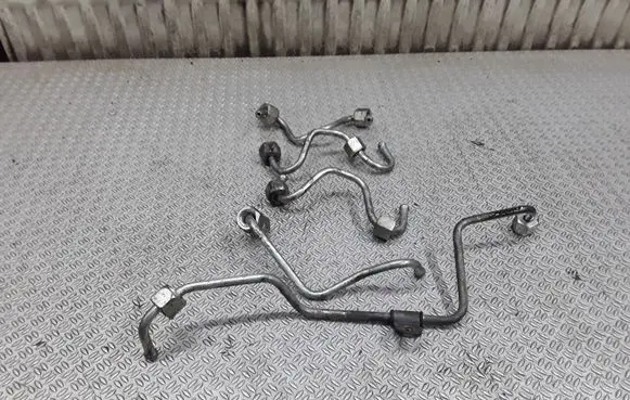 Fuel injector supply line/pipe