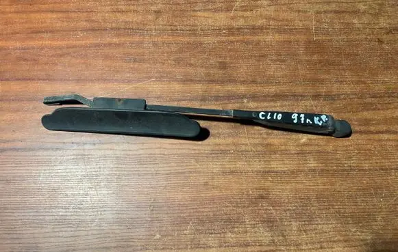 Renault Clio I Front wiper blade arm 7700838843