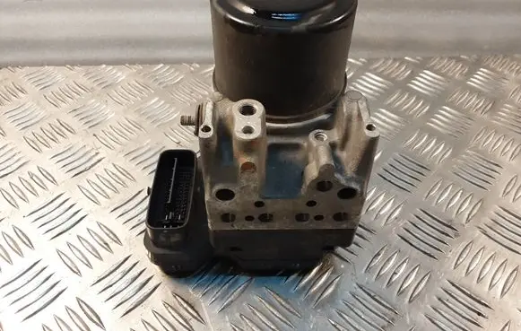 Toyota Avensis Verso ABS Pump 4454044040 8954144150 133807481