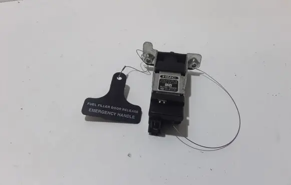 Fuel tank cap lock