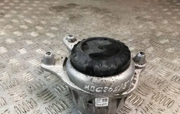 Mercedes-Benz C W205 Engine mount bracket A2052406617