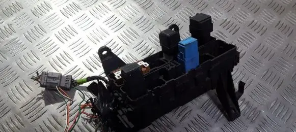 Nissan Primera Fuse box set 71543087 7154-3087