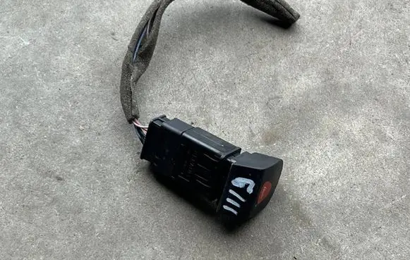 Renault Kangoo I Hazard light switch 523539 25177