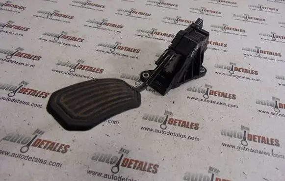 Toyota RAV 4 (XA30) Accelerator throttle pedal 7811042030