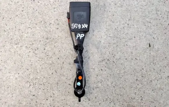 BMW X4 G02 Front seatbelt buckle 741430151 7414301
