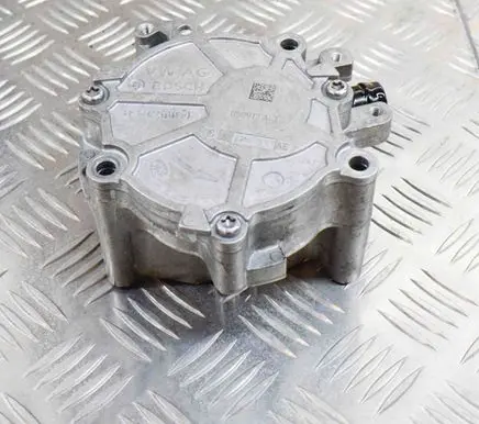 Volkswagen Tiguan Vacuum pump 06K145100AE