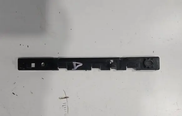 Maserati Ghibli Fender mounting bracket 67000611