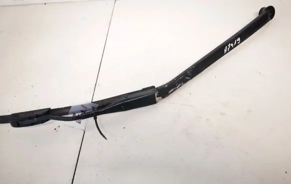 Front wiper blade arm