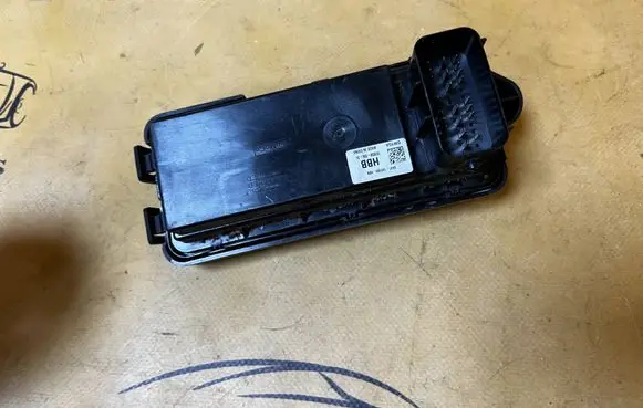 Ford Kuga III Fuse module SV4T14D068HBB