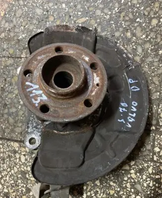 Volvo V70 Front wheel hub