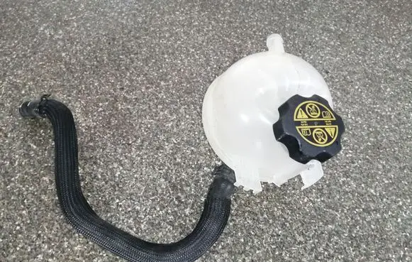 Buick Encore GX I Coolant expansion tank/reservoir 13537034