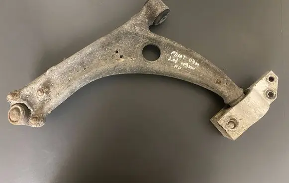 Volkswagen PASSAT B6 Front lower control arm/wishbone 3C0407153B