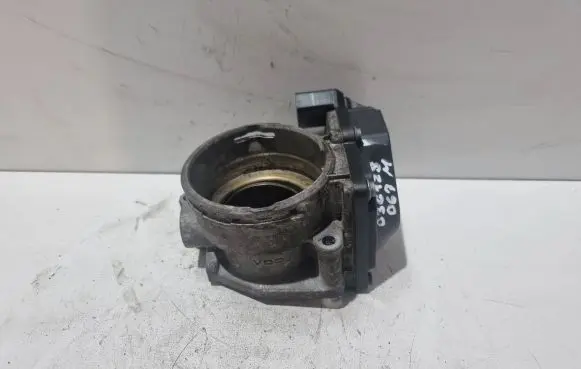 Volkswagen Golf V Throttle valve 03G128063M