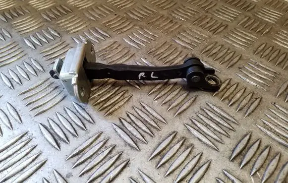 Nissan Qashqai Front door check strap stopper