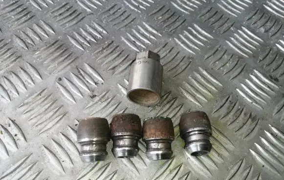 Mazda 3 I Anti-theft wheel nuts and lock 
