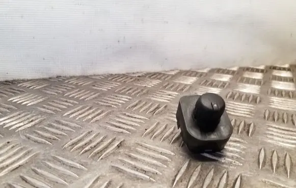 Wing mirror switch