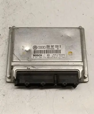Volkswagen PASSAT B5 Engine control unit/module 8D0907558B