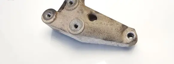 Opel Zafira A Engine mounting bracket 90575142