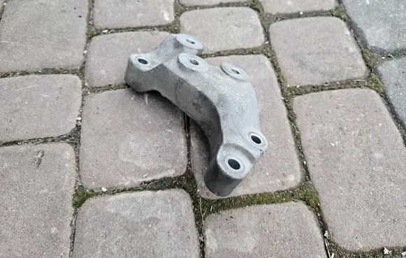 Opel Corsa E Engine mounting bracket 13427224