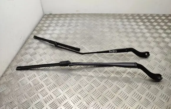 Ford Ecosport Front wiper blade arm CN1517527DC CN1517526DC